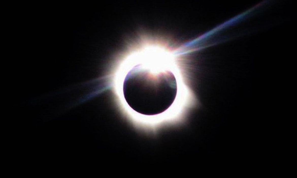 Brasileiros poderão ver eclipse solar por transmissão na internet