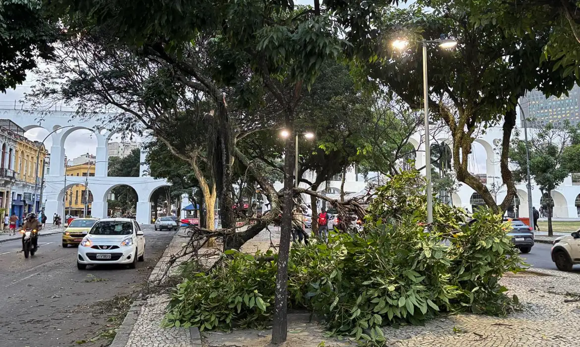 Ventania: moradores do Rio acordam sob alerta; saiba o que fazer