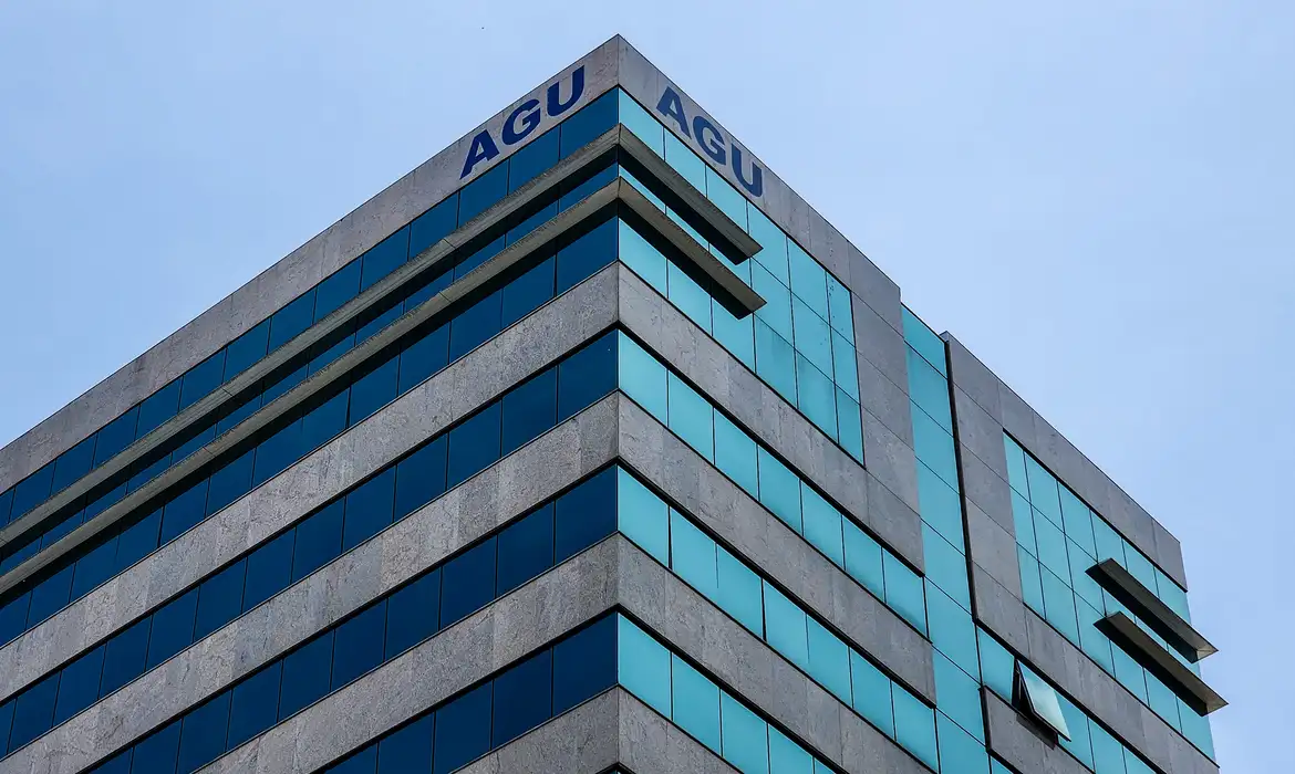 AGU defende arquivamento de processo contra Moraes nos EUA