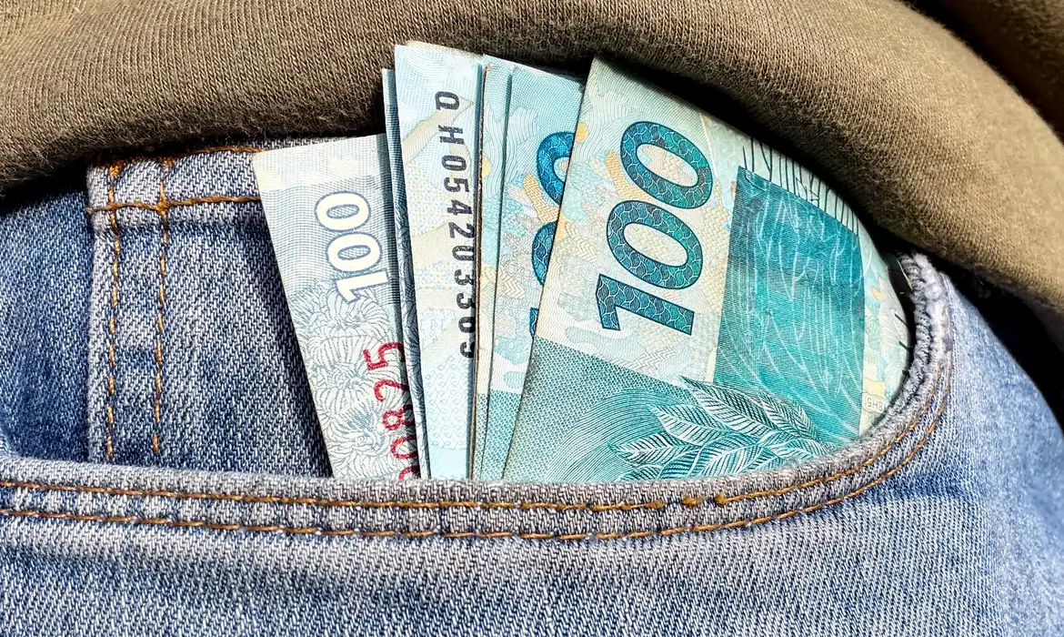 Beneficiários com NIS de final 4 recebem Bolsa Família de agosto