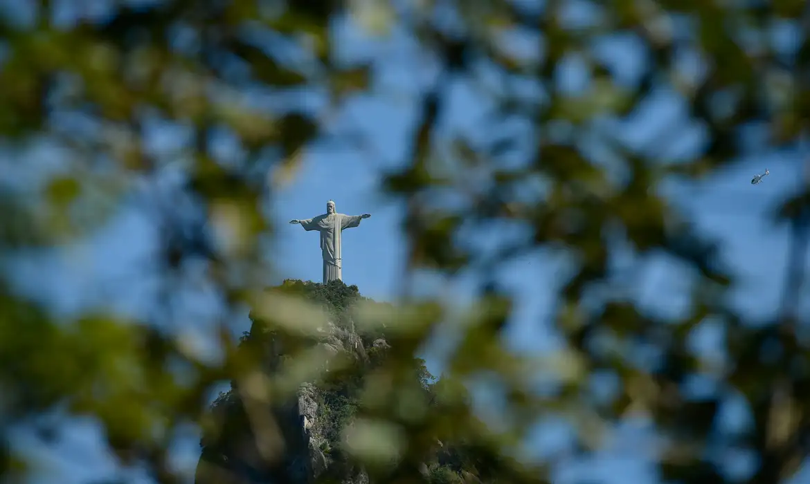 Cristo Redentor se prepara para compensar impacto ambiental do turismo