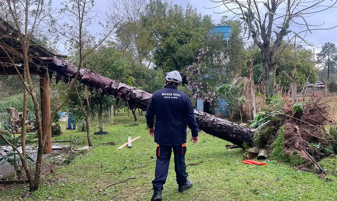 Sul, Sudeste e Centro-Oeste têm alerta para tempestades e vendavais