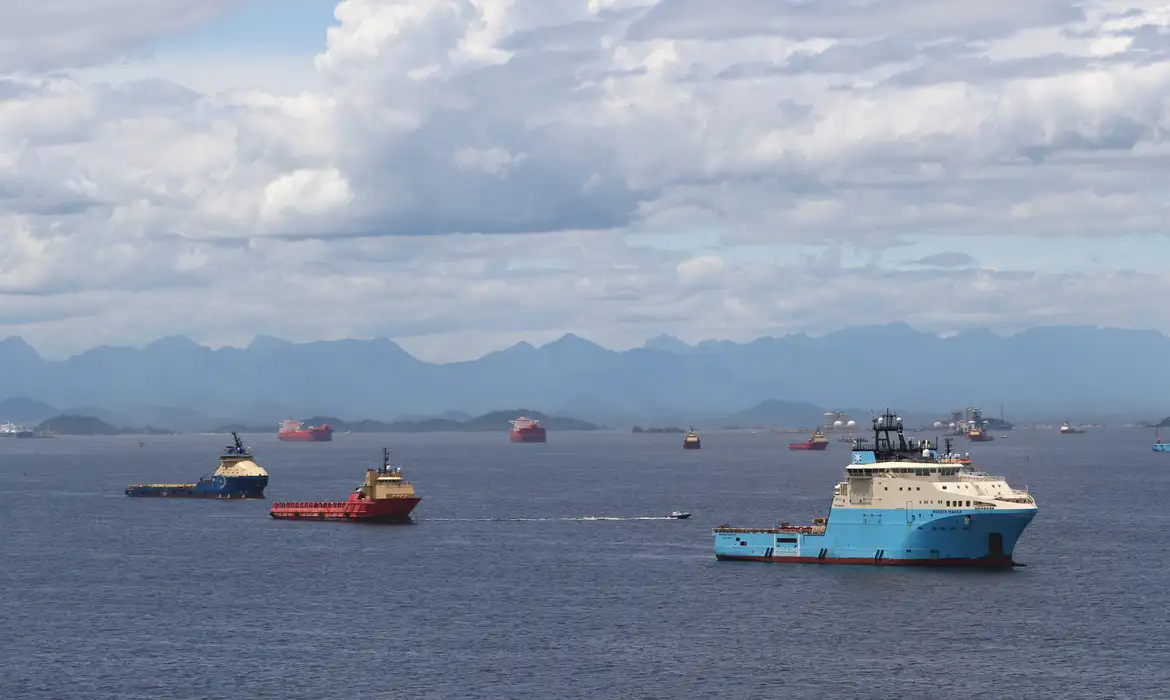 MPF denuncia empresas por despejo de resíduos na Baía de Guanabara