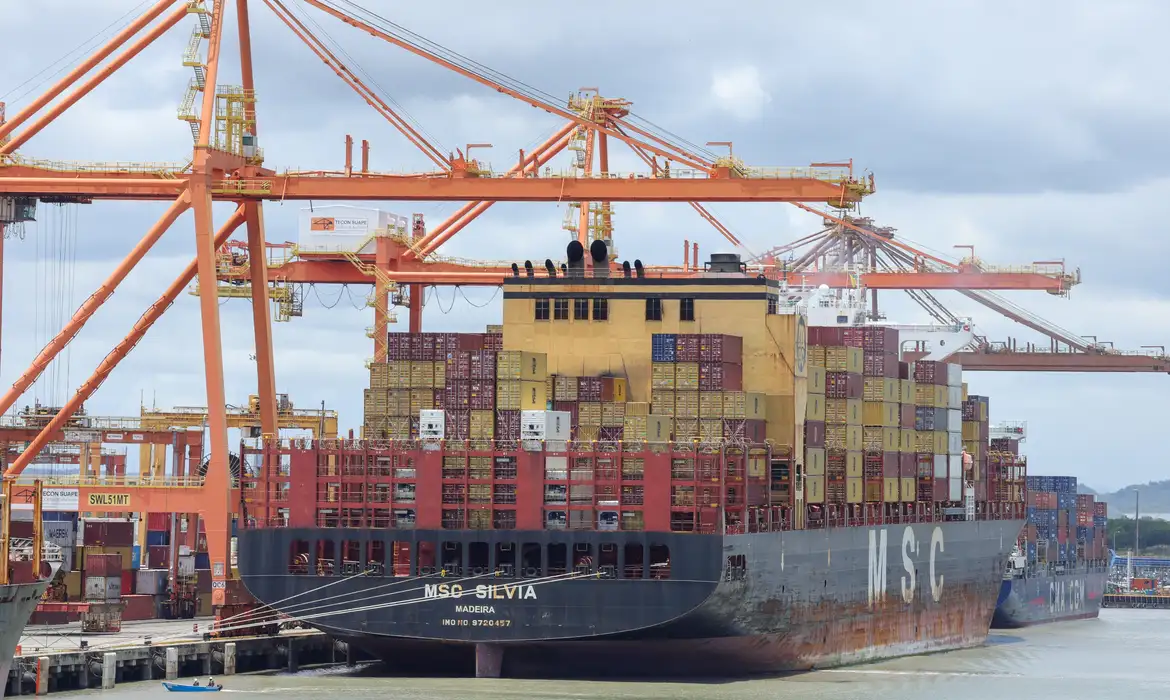 Balança comercial de julho tem superávit de US$ 7 bilhões