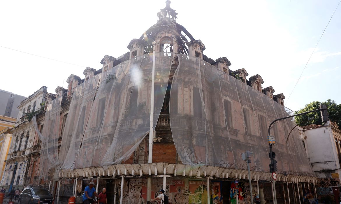 Palacete Imperial acumula denúncias de abandono no centro do Rio