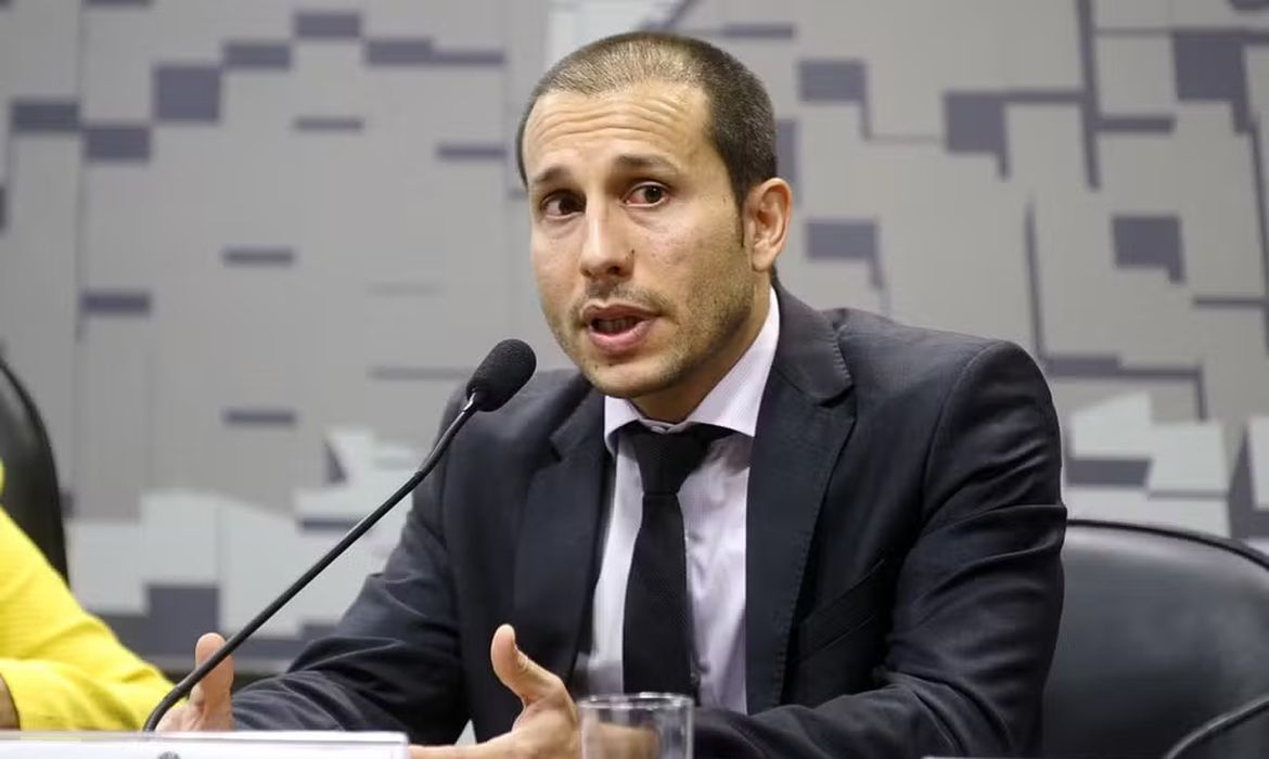 “Verdade prevalecerá”, diz número 2 da PF após afastamento de Andrei