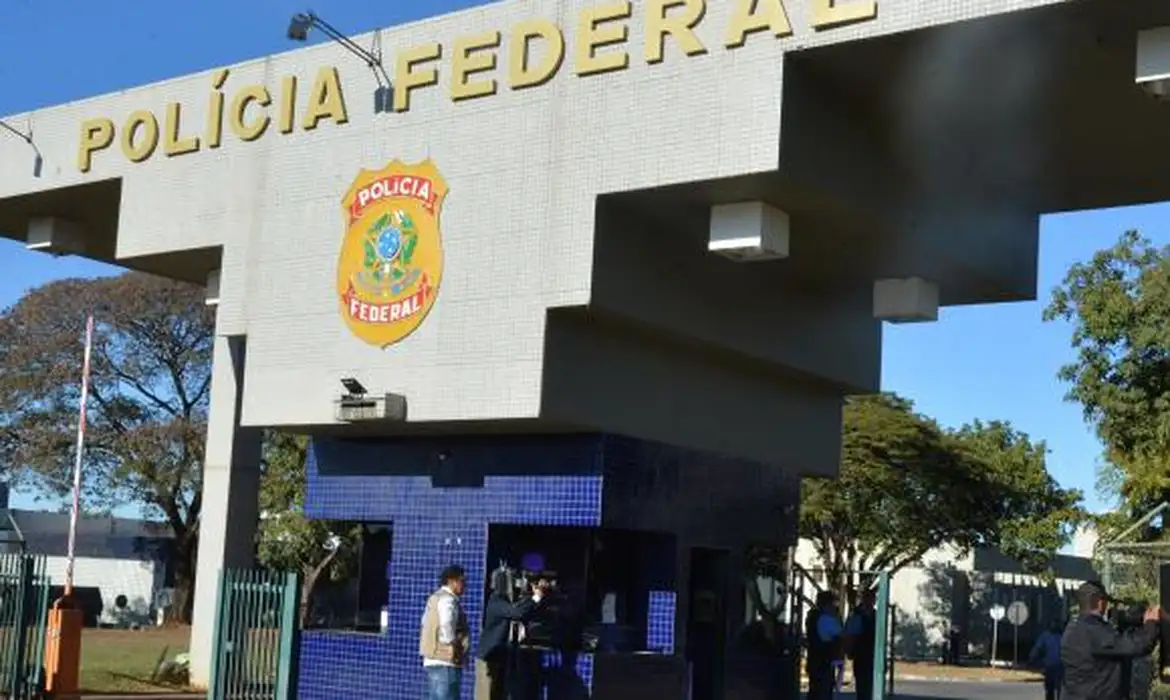 Delegados criticam afastamento de chefe da PF por decisão monocrática