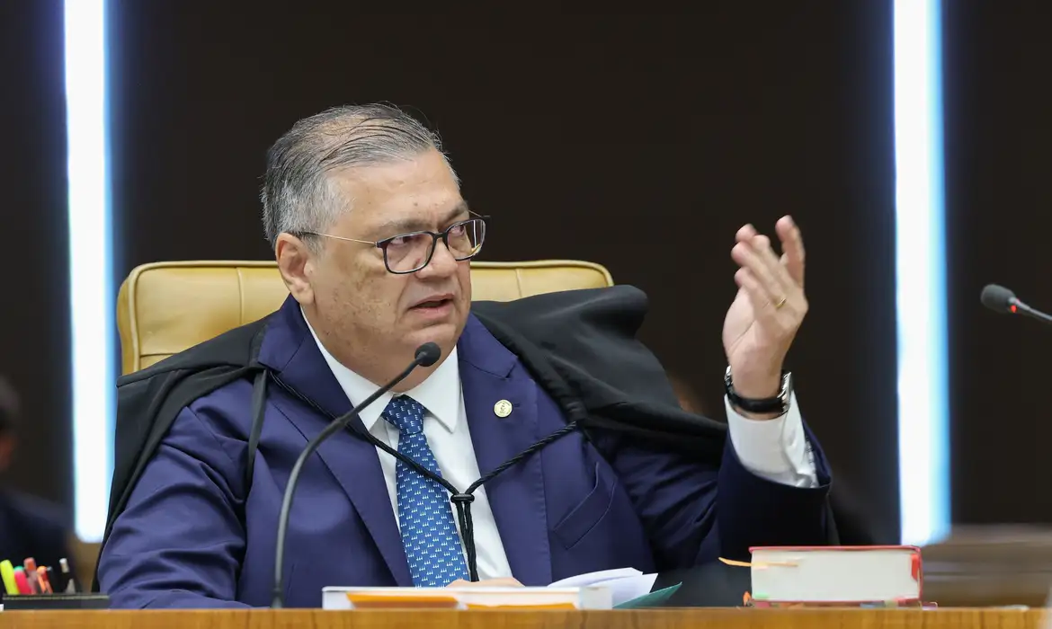 Dino manda Polícia Federal investigar atuação da CVM no caso Master