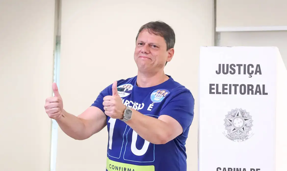 Tarcísio é reeleito governador de São Paulo