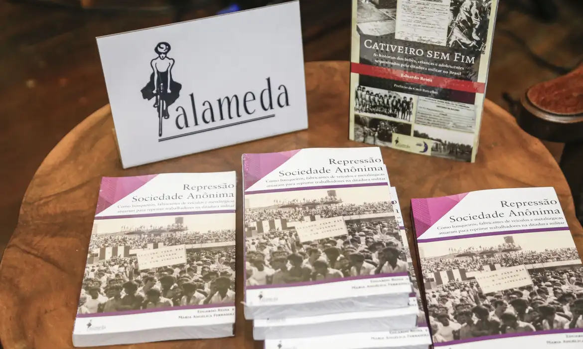 Livro conta como montadoras ajudaram a manter ditadura no Brasil